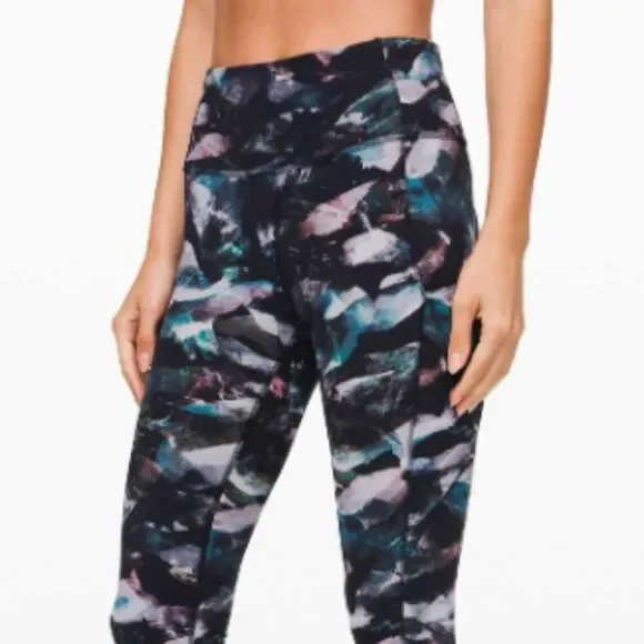 Lululemon Legging Size 4 With Pockets. - Picture 2 of 10